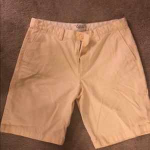 Men’s land’s end canvas yellow dress shorts
